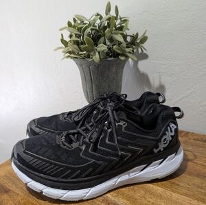 Hoka Clifton 4 Black And White‎ Size 10.5